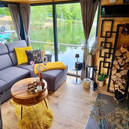 Design Hausboot Am Bei Berlin Mit Sauna Und Kamin Botel