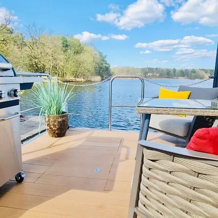 Design Hausboot Am Bei Berlin Mit Sauna Und Kamin Botel *
