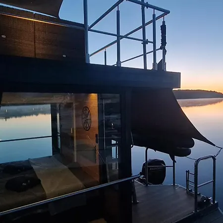 Design Hausboot Am Bei Berlin Mit Sauna Und Kamin *