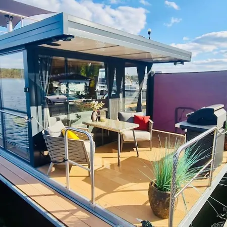 Design Hausboot Am Bei Berlin Mit Sauna Und Kamin Botel Niederdorla